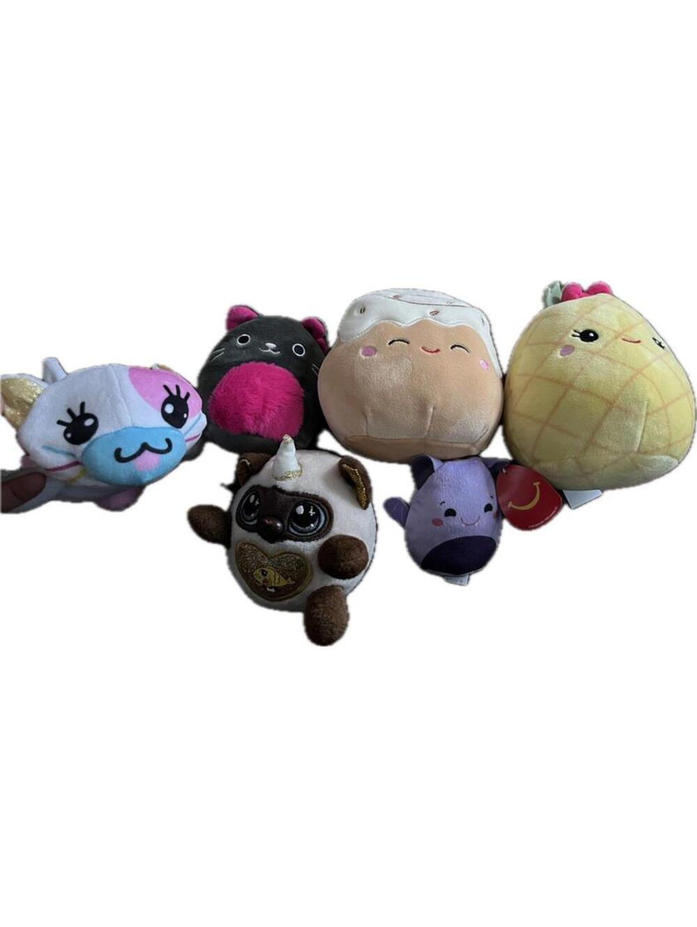 Squish-mallows Bundle Chanel Cinnamon Roll and Maui the Pineapple Catarina Cat